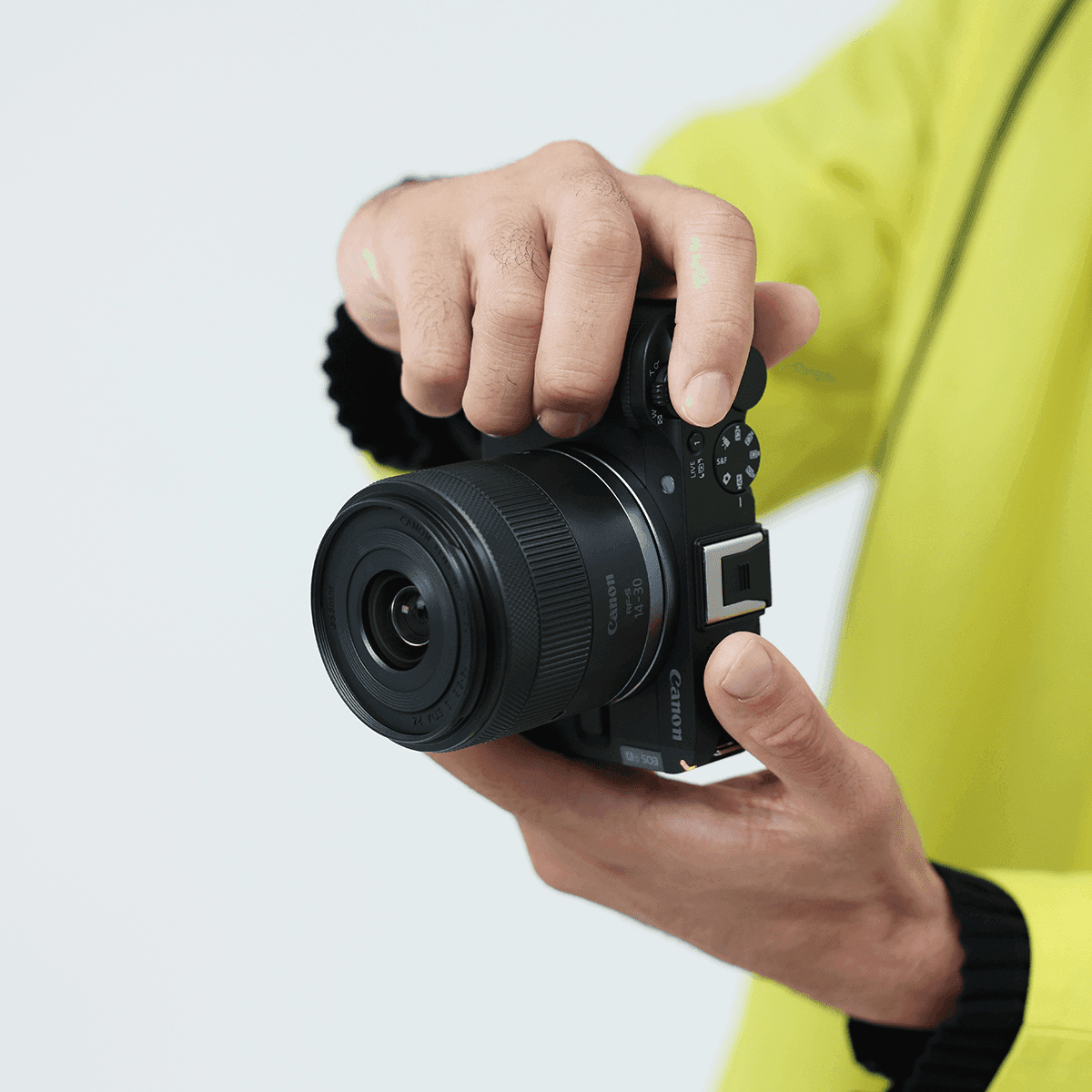 Canon EOS R50 V Camera, 14-30mm Lens and Accessory Bundle image 4