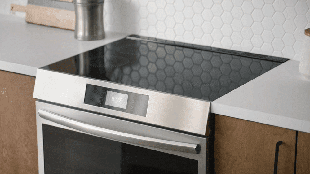 Frigidaire Gallery 30-Inch Slide-In Induction Range image 4