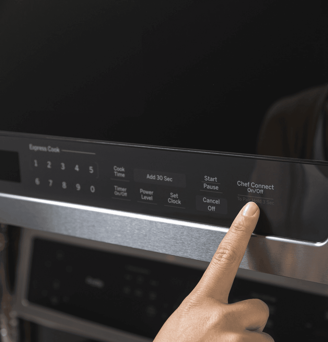 GE Profile 2.1-cu ft Over-the-Range Microwave - Stainless Steel image 3
