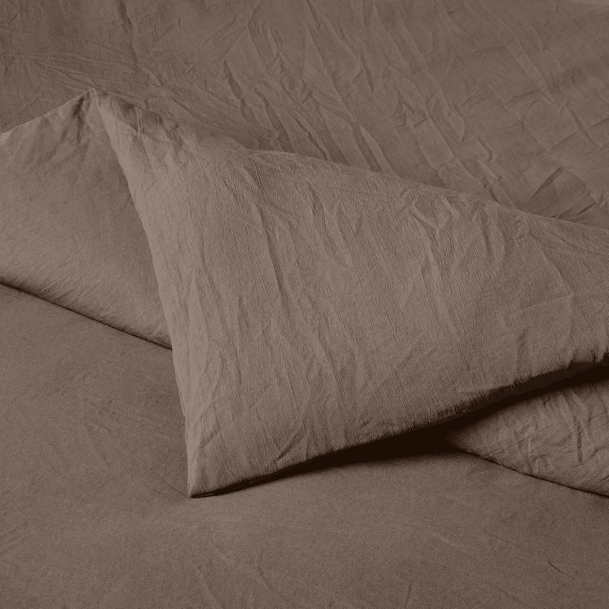 Amazon Basics Brushed Microfiber 3-Piece Comforter Set - Queen/Full, Brown image 3