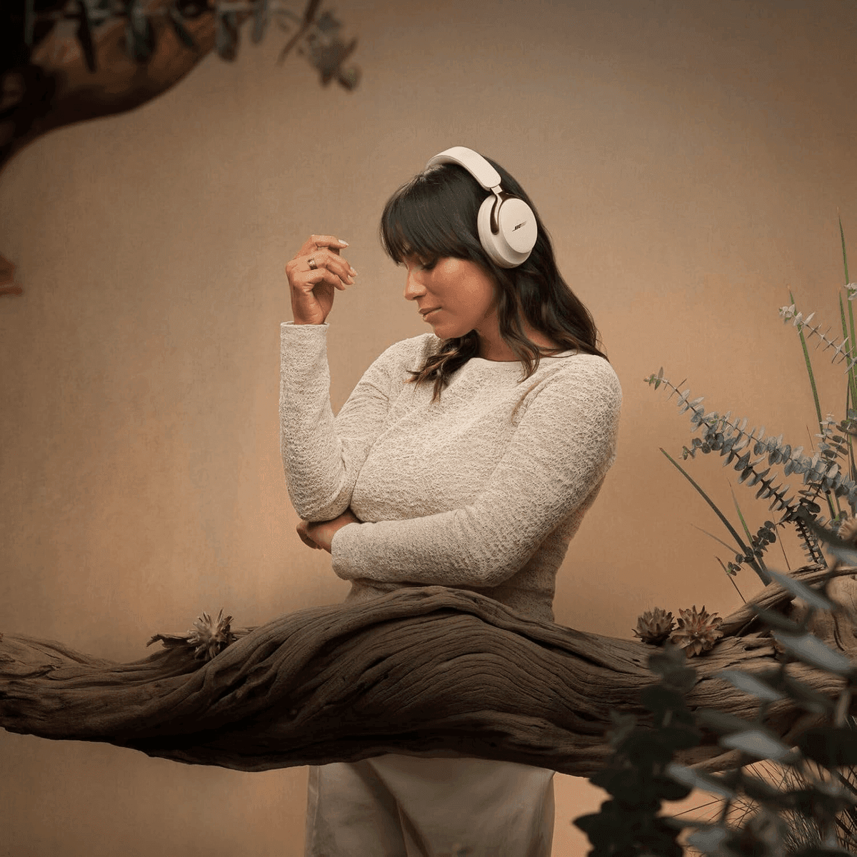 Bose QuietComfort Ultra Bluetooth Headphones (2nd Gen) - Driftwood Sand image 3