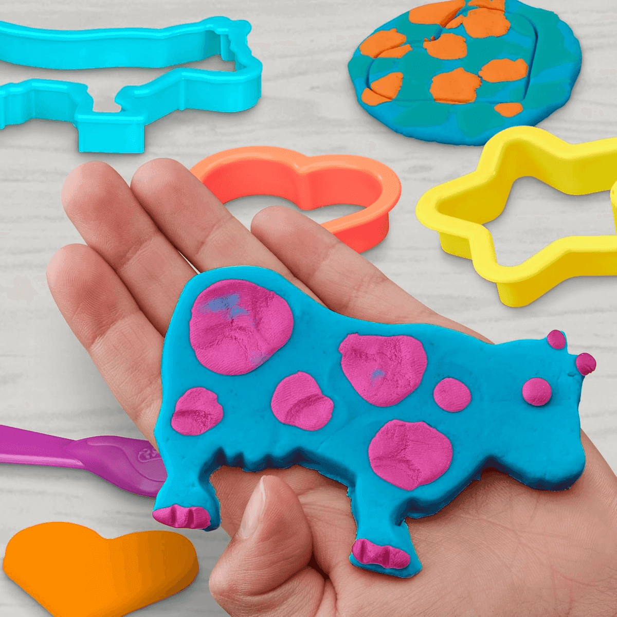 Play-Doh Fun Tub Set with 19 Accessories and 5 Colors image 2