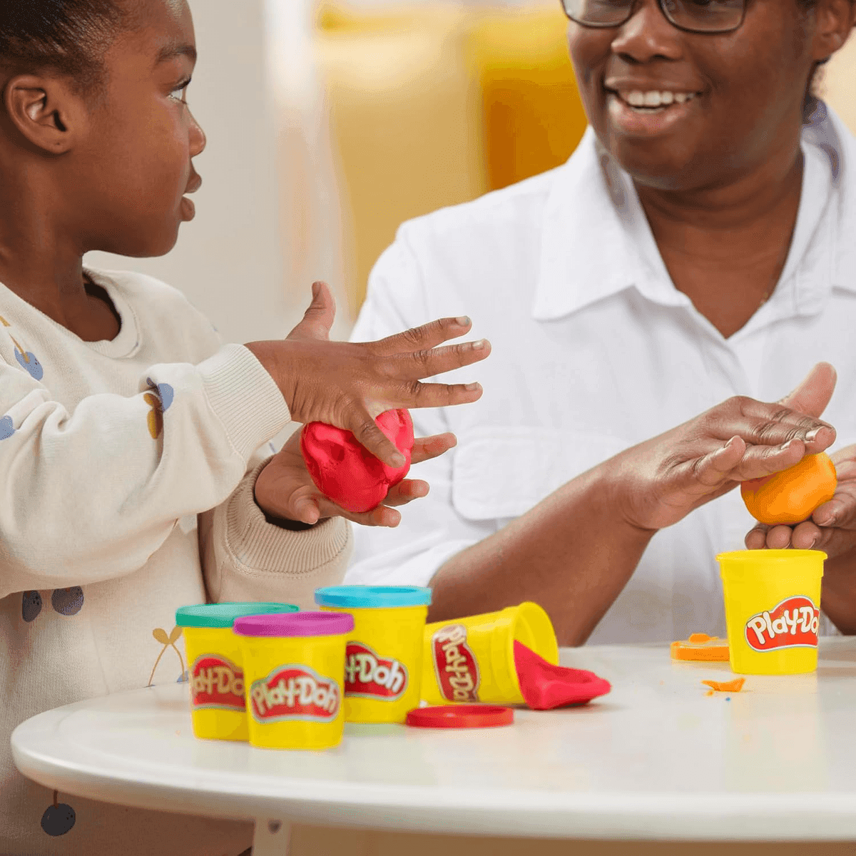 Play-Doh Fun Tub Set with 19 Accessories and 5 Colors image 4