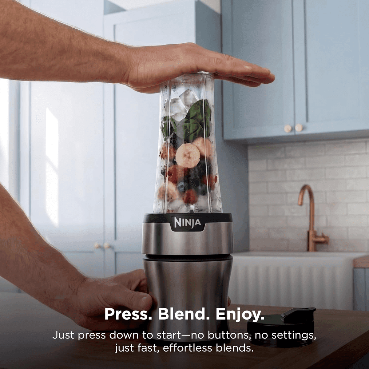 Ninja Nutri-Plus 900W Personal Blender with Three 20-Ounce Cups image 3