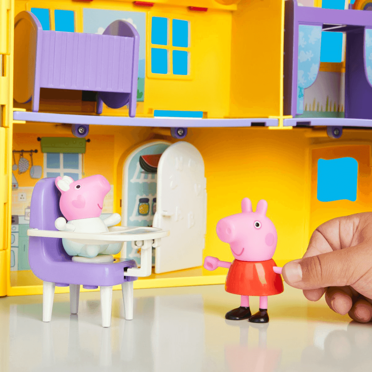 Peppa Pig Big Family House Playset with 3 Figures and 11 Accessories image 2