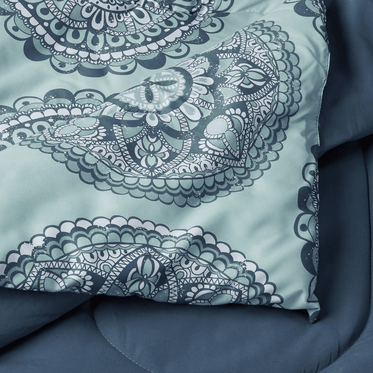 Amazon Basics 10-Piece Bed-in-a-Bag Comforter Set - Full/Queen, Sea Foam Medallion image 5