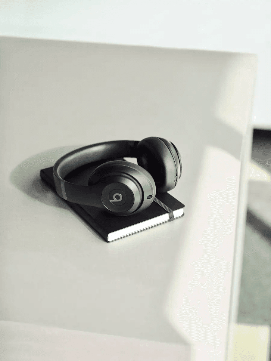 Beats Studio Pro Wireless Noise-Cancelling Headphones - Black image 3