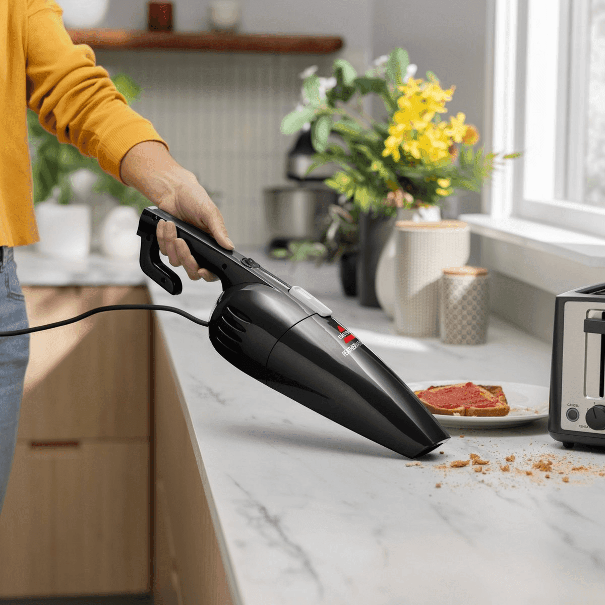 BISSELL Featherweight 2033M 3-in-1 Stick Vacuum - Black image 2
