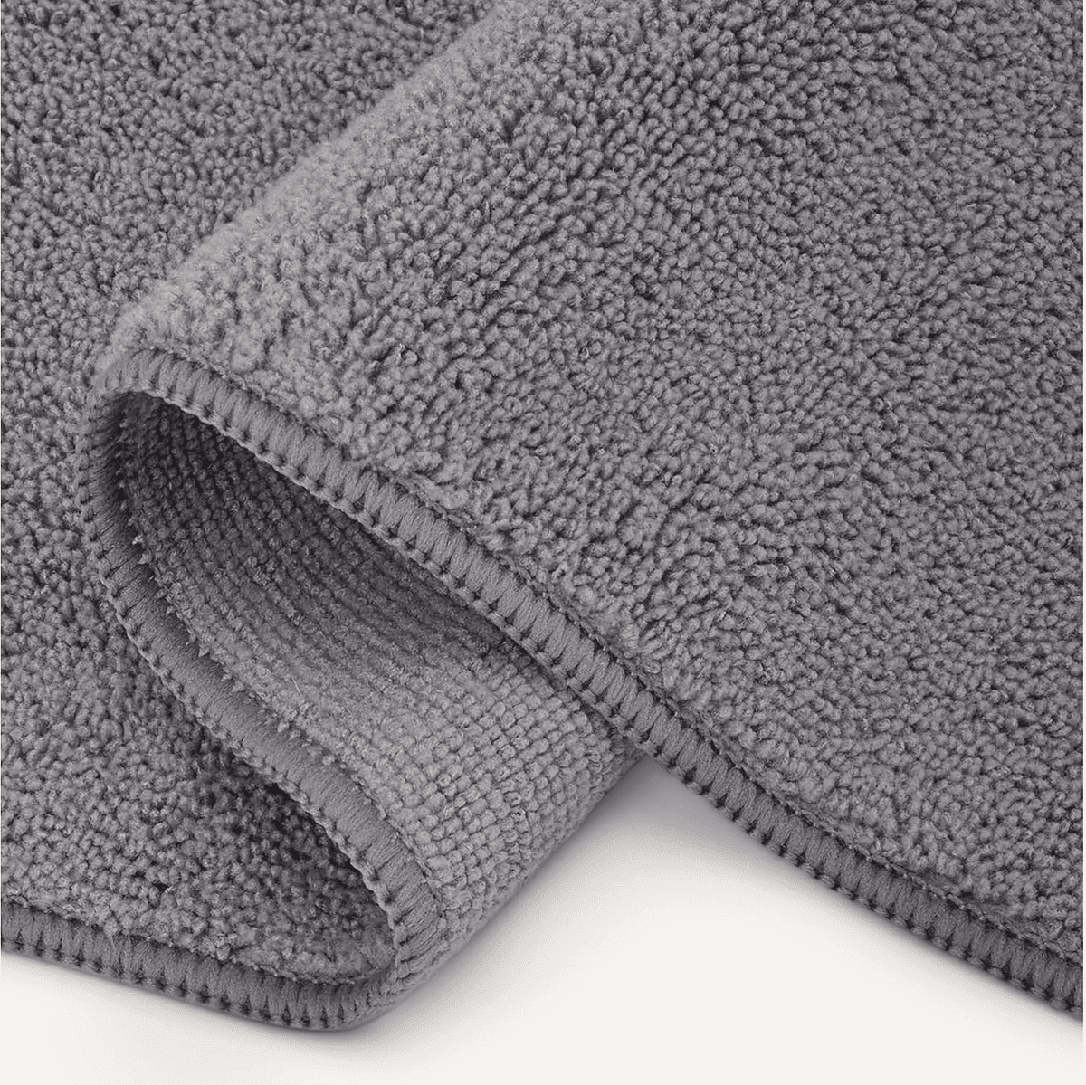 Amazon Basics Dog Bath Brush and Fast-Dry Towel Set, 3-Piece image 4