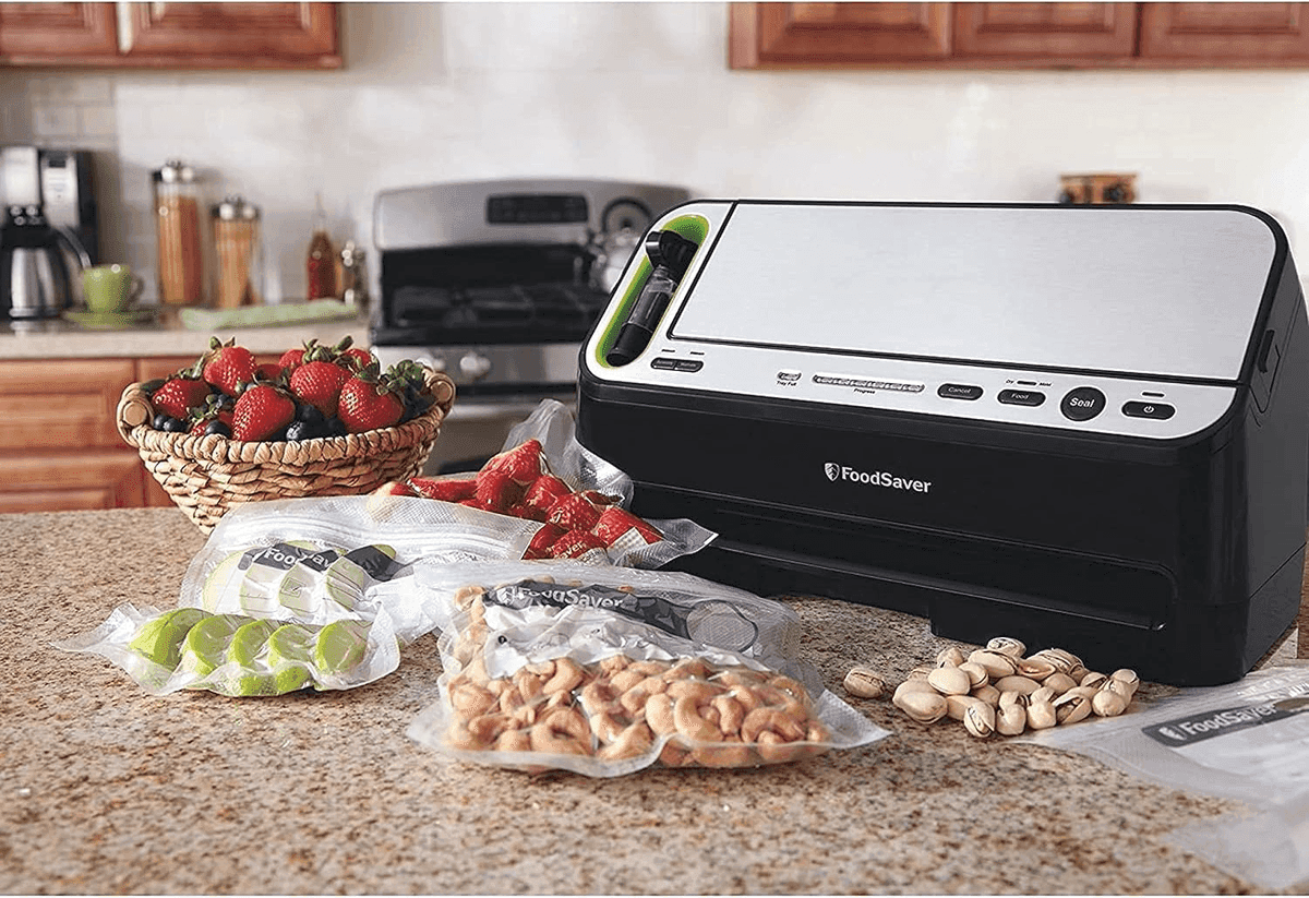 FoodSaver V4400 2-in-1 Vacuum Sealer with Starter Kit image 2