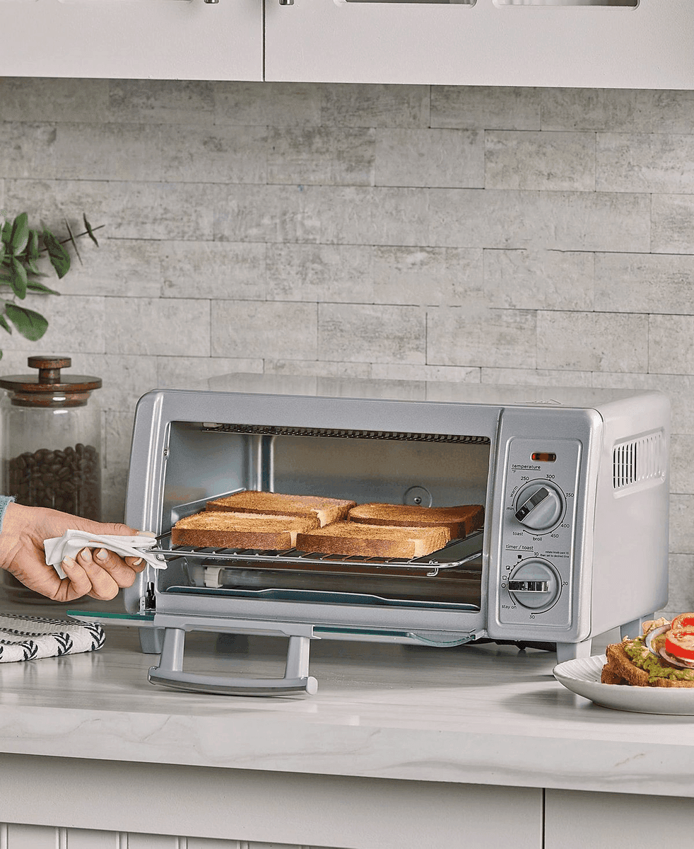 Black & Decker 4-Slice Convection Toaster Oven image 2