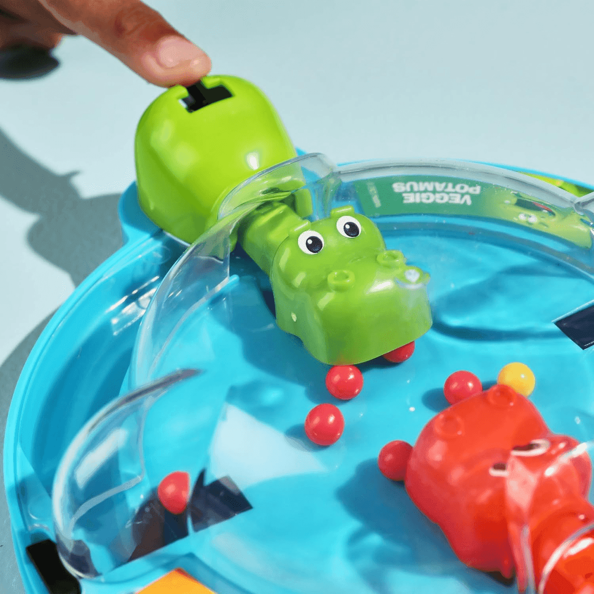 [Prime, 31% Off] Hasbro Grab and Go! 4-Game Travel Bundle image 4