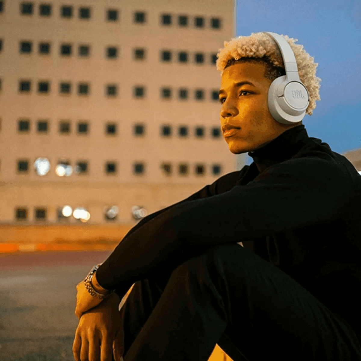 JBL Tune 720BT Wireless Over-Ear Headphones - White image 2