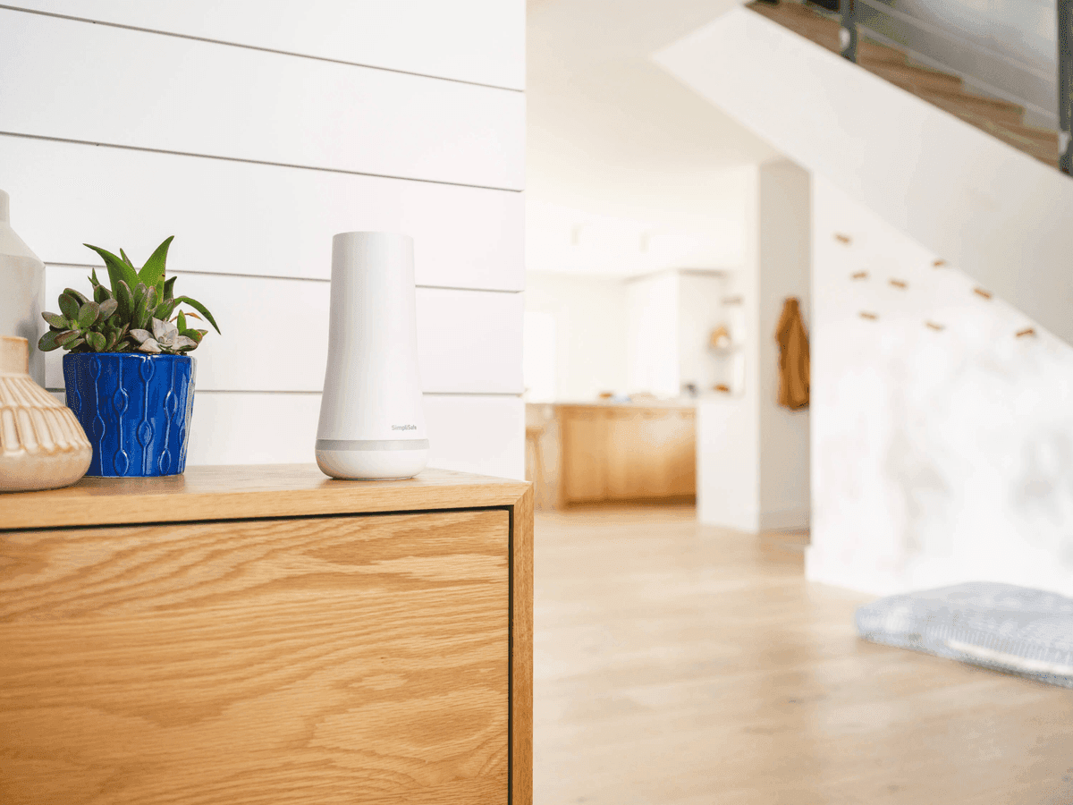 SimpliSafe 7-Piece Indoor Home Security System image 2