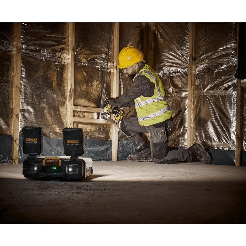 DEWALT TOUGHSYSTEM 2.0 4,000-Lumen Work Light + Battery Kit image 5